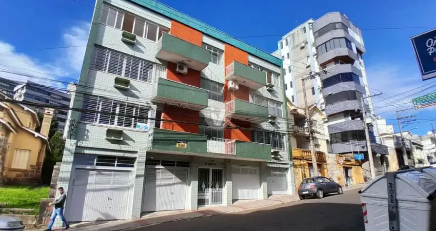 Apto 3 dormitórios, 1 suite, amplo, com sacada e ensolarado no centro da cidade!