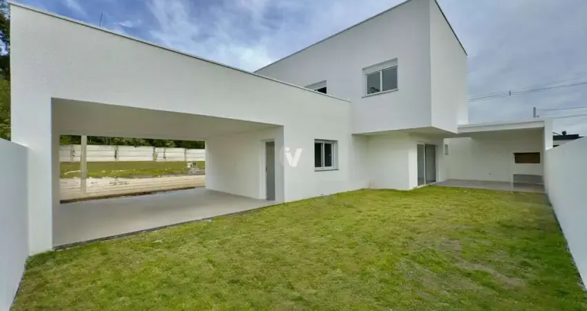 Casa nova com 4 dormitórios (2 suítes), 4 banheiros e gourmet com churrasqueira