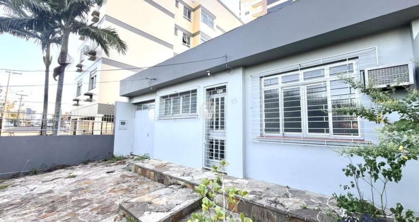 Casa para locação no bairro N. Sra de Lourdes com piscina e churrasqueira