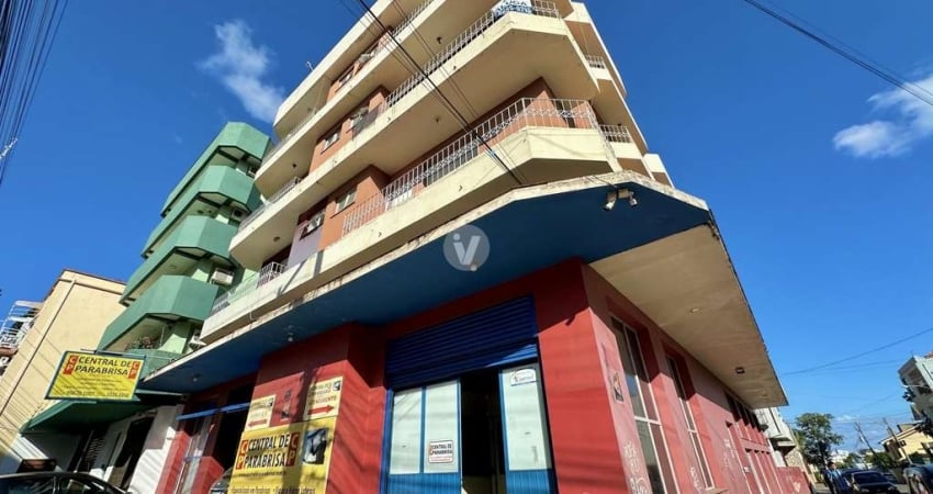Apartamento de 1 dormitório, sacada e box de garagem no Centro de Santa Maria.