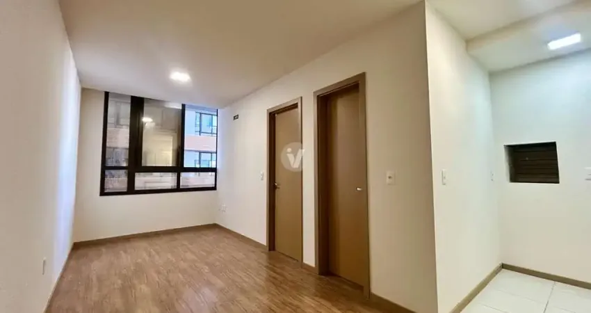 Apartamento 01 dormitório, semimobiliado e com box de garagem no centro!