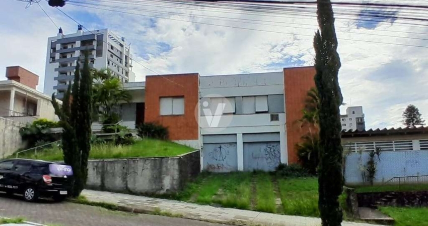 Casa com ótima fachada em avenida super valorizada de Santa Maria.