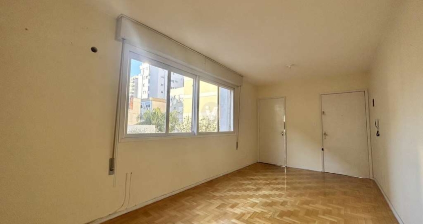 Apartamento central com 3 dormitórios, sacada, churrasqueira e amplo espaço