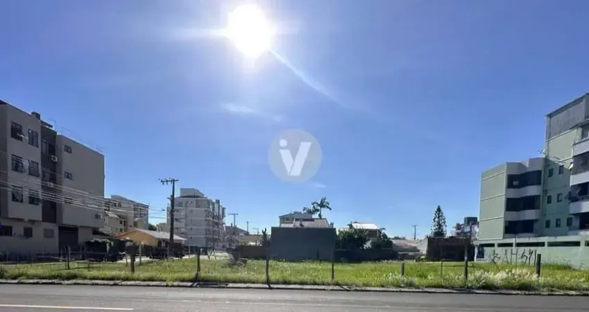 Amplo terreno de esquina, com excelente localização no bairro Camobi