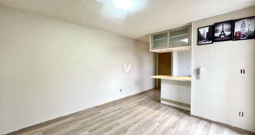 Excelente apartamento de três dormitórios, garagem em condomínio fechado.