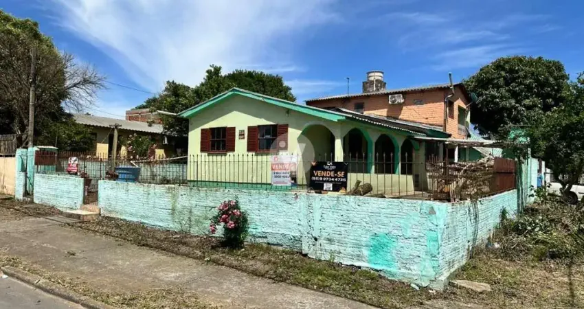 Casa de esquina, 3 dormitórios, localizada no bairro camobi