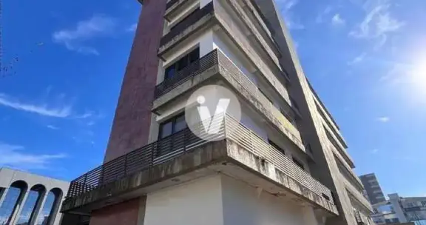 Andar comercial inteiro à venda, possuindo 4 salas e 2 vagas, localizado próximo