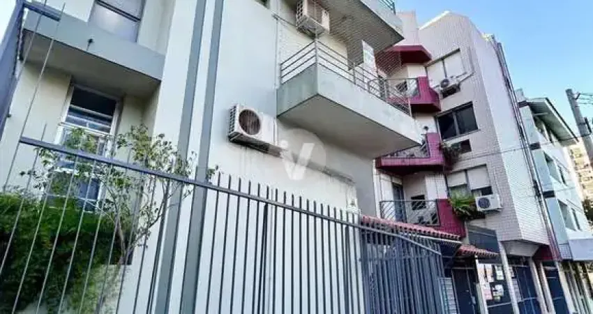 Apartamento três domitórios, suíte e com sacada no centro de santa maria.