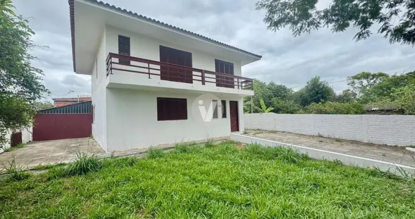 Casa para locação, 3 dormitórios, amplo pátio, localizada no bairro tomazetti!