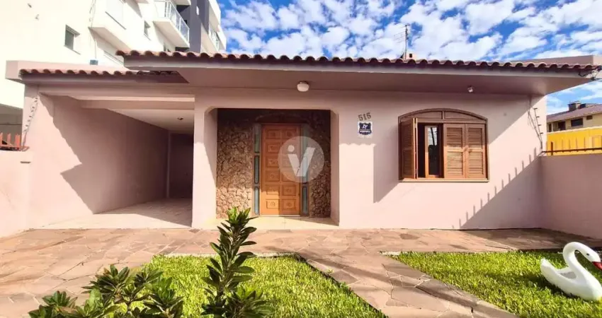 Localizada no bairro camobi, esta casa conta com terreno de 10x30 m, oferecendo