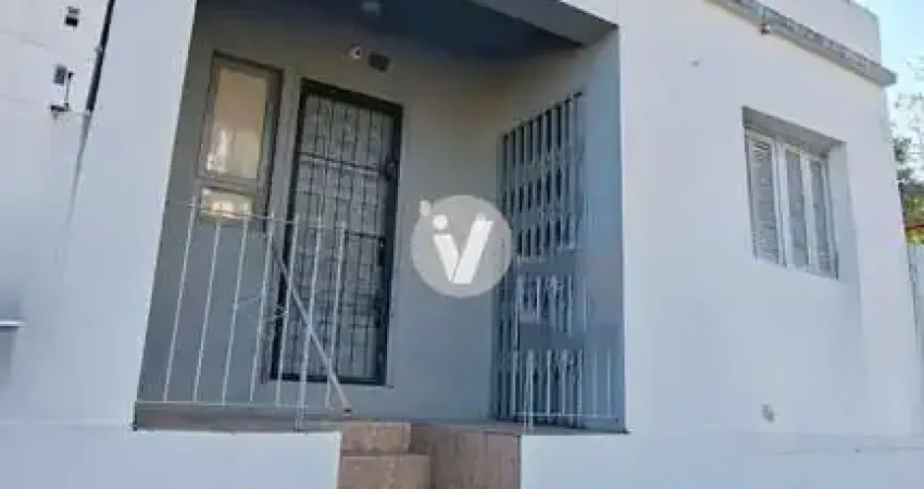 Casa próxima a avenida medianeira, com 3 dormitórios, lareira e quintal