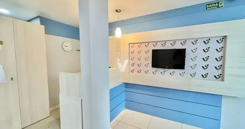 Sala comercial mobiliada, com recepção, localizada no centro de santa maria.