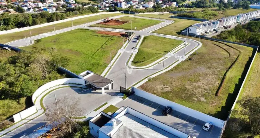 Amplo lote com possibilidade de adquirir um ao lado, em condomínio fechado próx