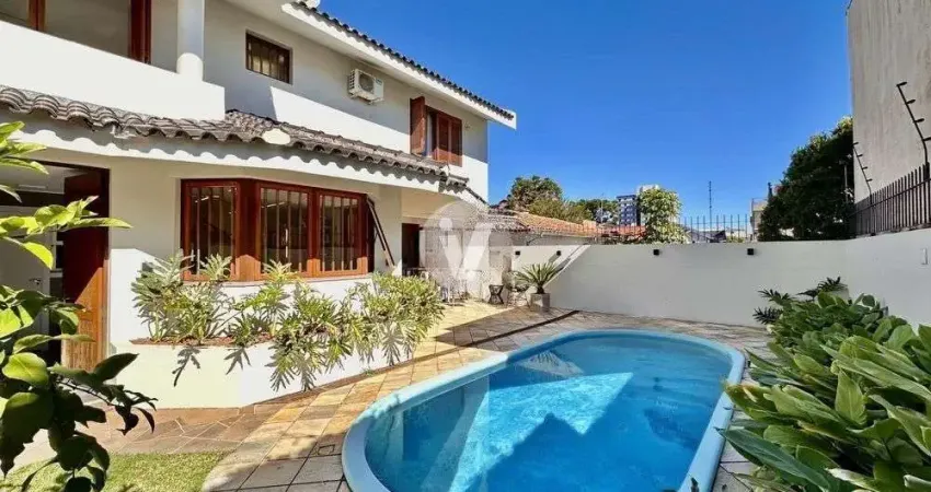 Belíssima casa à venda, com 4 dormitórios, piscina, localizada bairro lourdes!