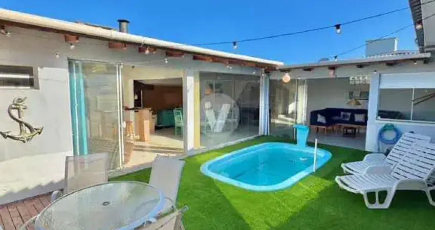 Casa Temática de Praia com Piscina e Espaços Gourmet, localizado na Zona Nova!