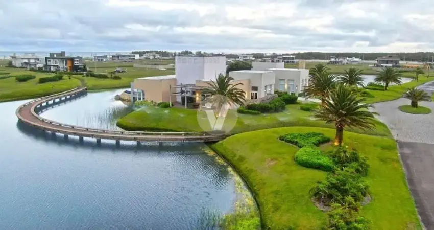 Terreno à venda, localizado no Cond. Costa Serena, em Capão Novo!