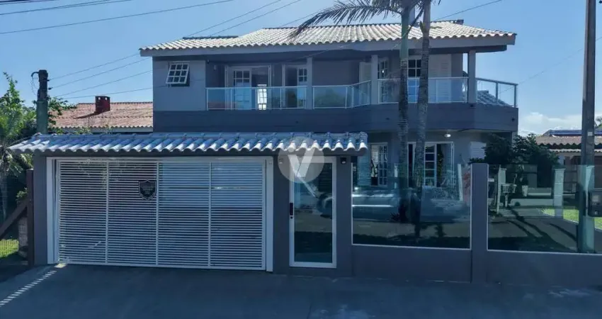 Casa mobiliada à venda, com piscina no Rainha do Mar em Xangri-Lá.