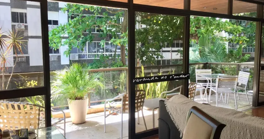 Lindíssimo apartamento Duplex de 4 quartos sendo 2 suítes em Ipanema na rua Redentor