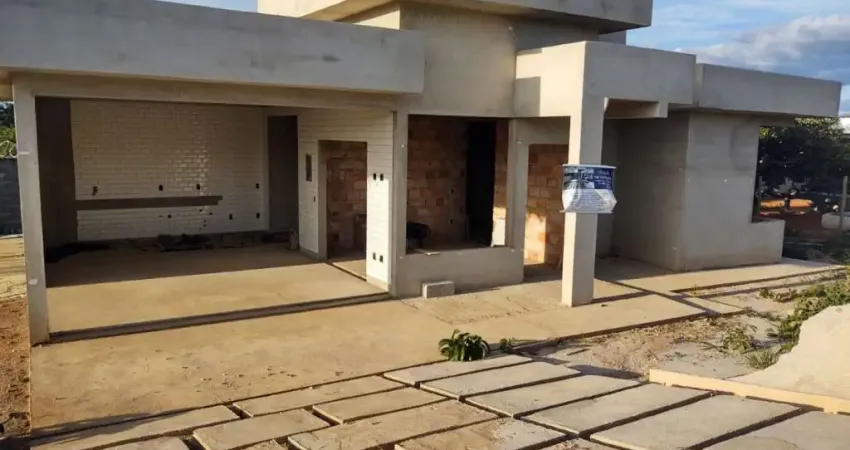 Casa linear com piscina no condomínio estância do cipó