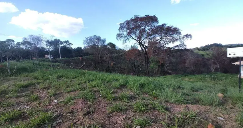 Lote em condomínio fechado com vista espetacular e muita área verde!!!