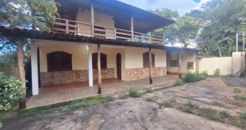 Casa com 4 Quartos (2 Suítes) e Piscina à Venda – R$ 550.000,00