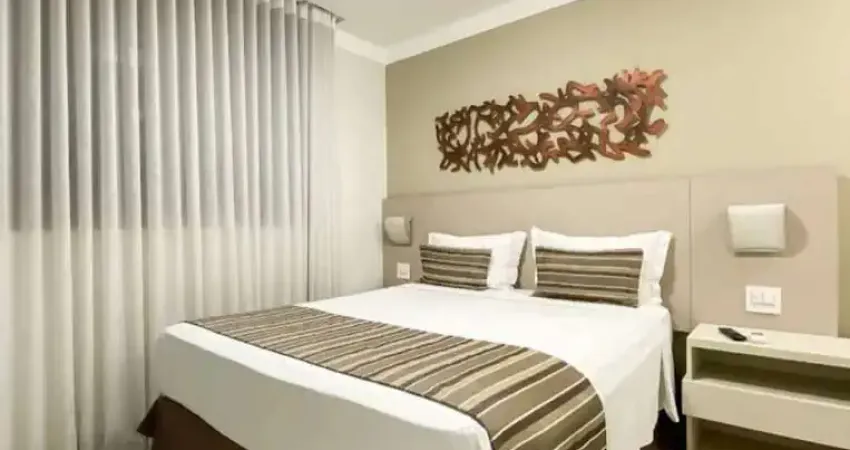 Flat de luxo com excelente localização, maravilhosa vista panorâmica para a orla da lagoa central da cidade!!!