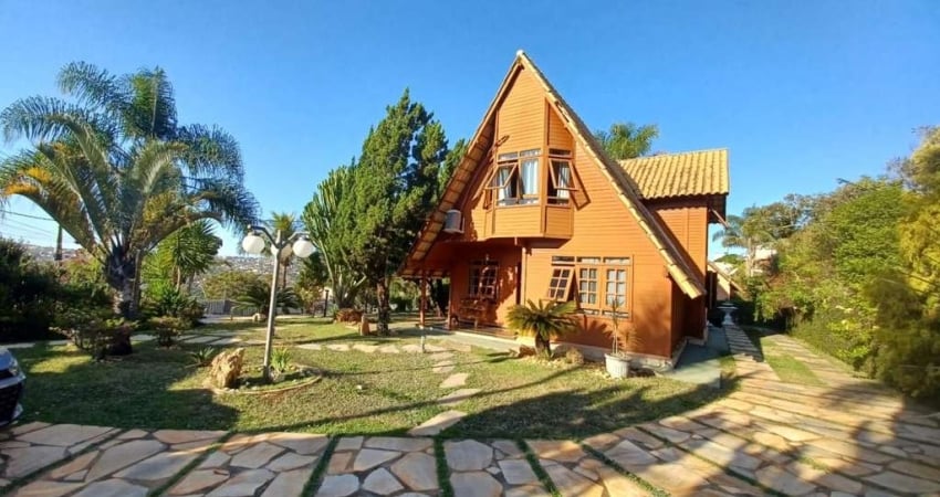 Casa no estilo chalé em madeira em Lagoa Santa