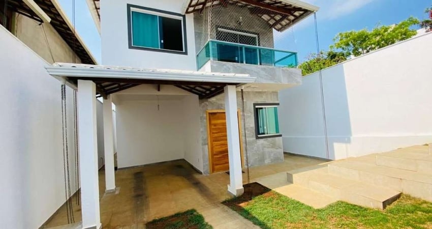 Oportunidade única :Linda Casa Duplex em Condomínio Fechado!