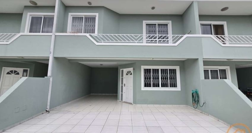 Sobrado com 3 quartos  para alugar, 92.50 m2 por R$3550.00  - Hauer - Curitiba/PR