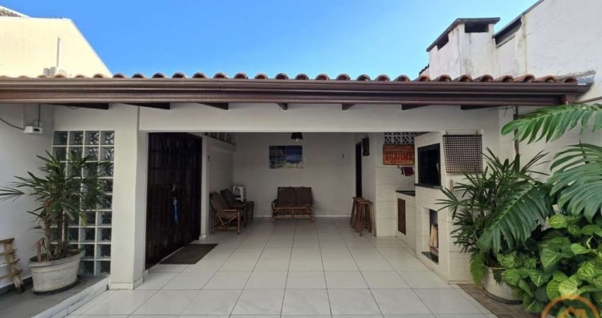 Casa Residencial com 2 quartos  para alugar, 150.00 m2 por R$2800.00  - Xaxim - Curitiba/PR