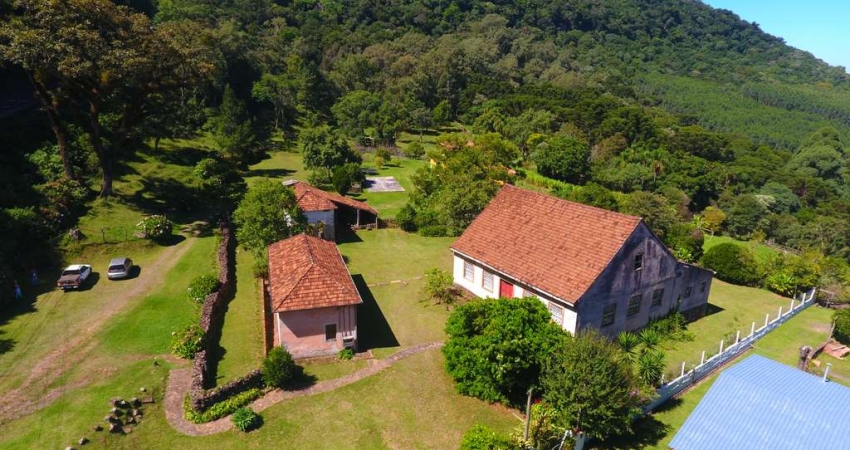 Sítio / Chácara para Venda no bairro Centro em Morro Reuter, 3 quartos sendo 1 suíte, 1 vaga, 67000 m² de área total, 790 m² privativos,
