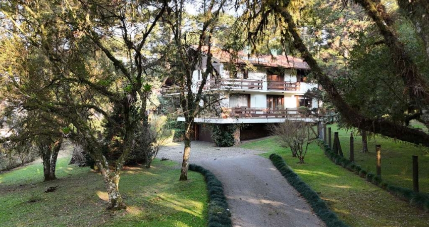 Casa para Venda no bairro Vila Luiza em Canela, 4 quartos sendo 4 suítes, 2 vagas, 594 m² de área total, 594 m² privativos,
