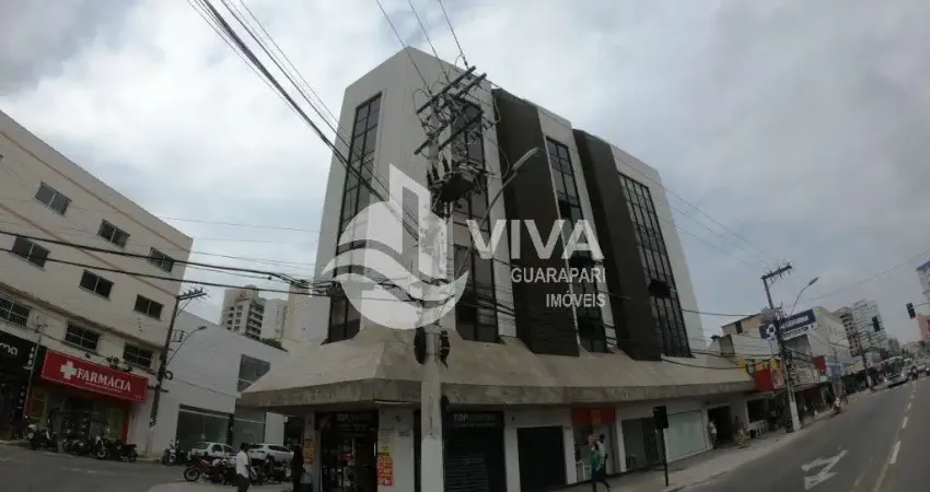 Sala comercial à venda no centro de guarapari-es: 1 sala, 1 banheiro, 1 vaga de garagem, 84m² de área
