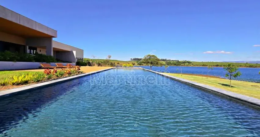 Casa térrea à venda no Condomínio Reserva Mata Azul, após a Balsa - Delfinópolis/MG.