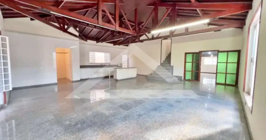 Sobrado à venda no bairro jardim das acácias, próximo ao centro - cravinhos/sp.