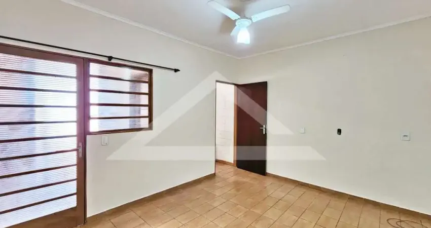 Casa térrea à venda no Bairro Vila Tibério, próximo a Avenida do Café - Ribeirão Preto/SP.