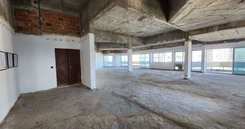 Excelente cobertura no melhor ponto da praia da barra da tijuca com 1.200 m²