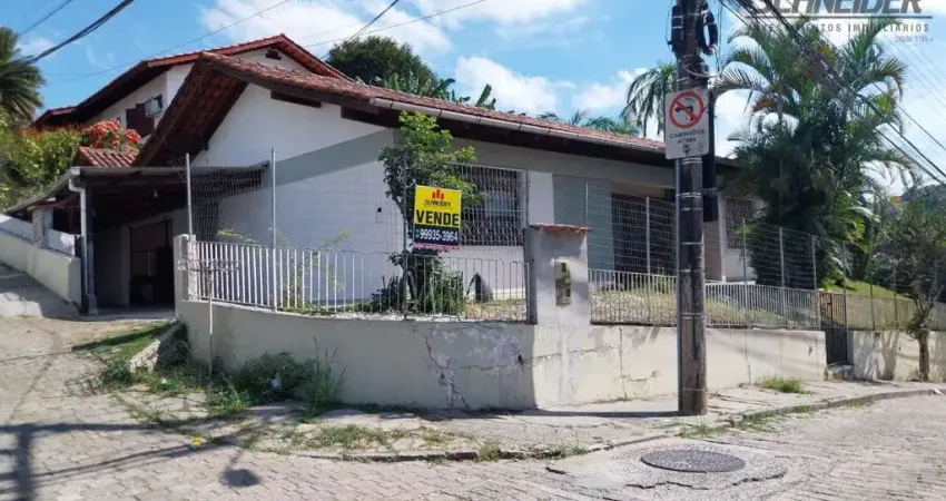 Casa com 3 dormitórios à venda no bairro Água Verde em Blumenau/SC