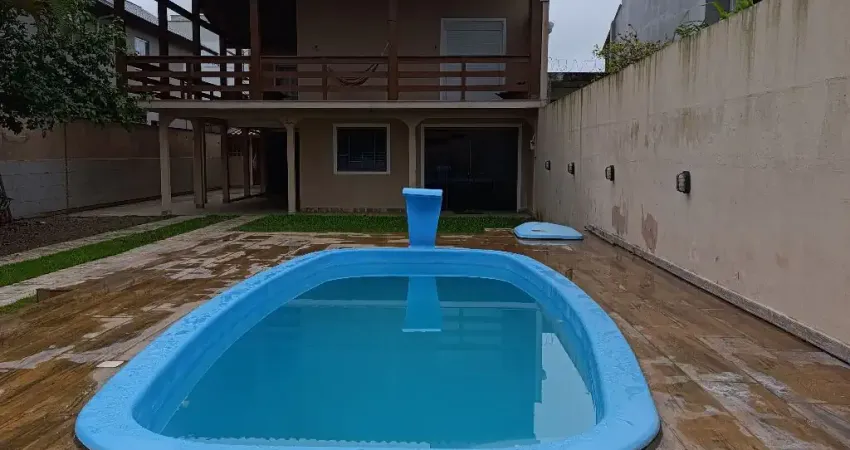 Oportunidade na Praia da Pinheira com Piscina e 5 quartos