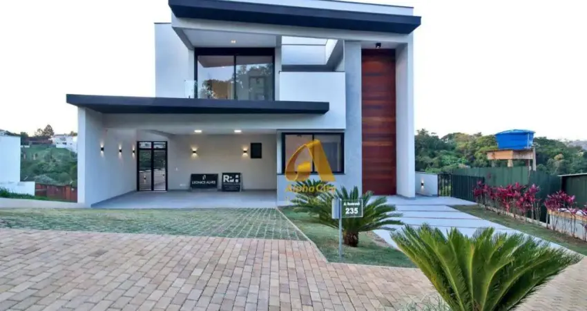 Casa contemporânea com 4 suítes e vista para mata preservada