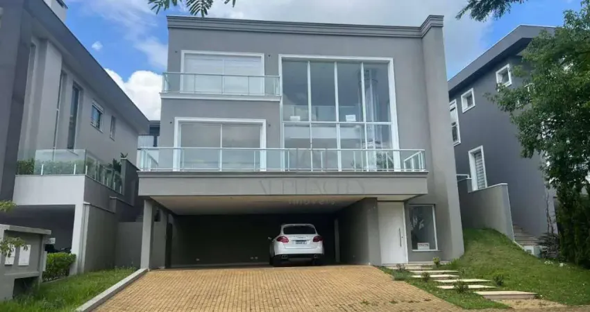 Casa de luxo com elevador e design exclusivo em localização privilegiada