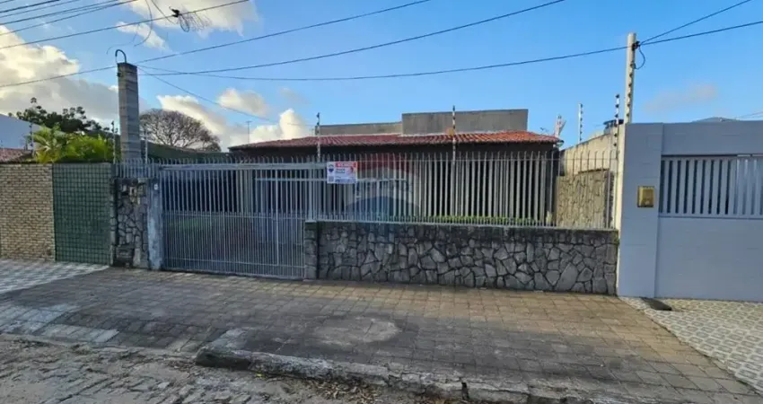Casa 4/4 sendo 03 suítes na av nascimento de castro - lagoa nova