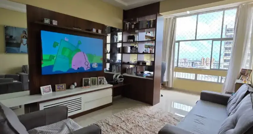 Apartamento reformado 2/4 suíte + dependência no condomínio salmar