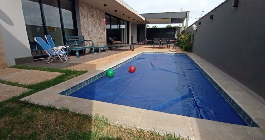 Casa no Condomínio Villa Di Maria, na Cidade de Ribeirão Preto.