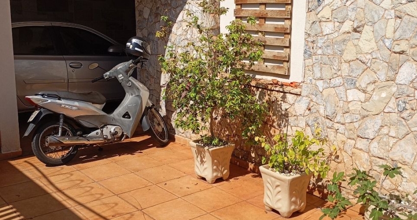 Casa à Venda R$ 580.000,00. Localização: Campos Elíseos, Ribeirão Preto - SP.