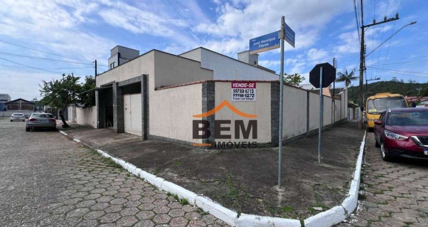 Casa com 2 dormitórios à venda, 225 m² por R$ 900.000 - Ressacada - Itajaí/SC