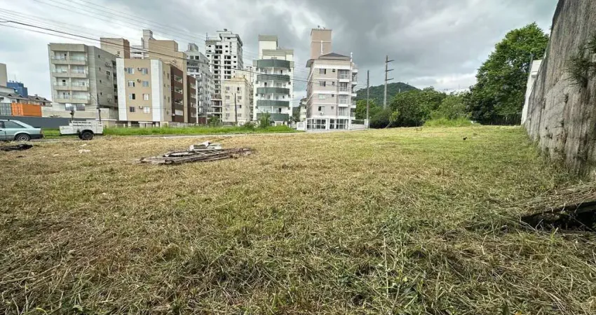 Terreno à venda na Rua das Cambiúnas, Pedra Branca, Palhoça