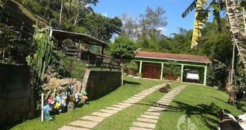 CHÁCARA À VENDA NO JD. EUROPA EM CAMPO LIMPO PTA. - 12 mil m², toda murada e cercada; casa sede, casa de caseiro, lazer.
