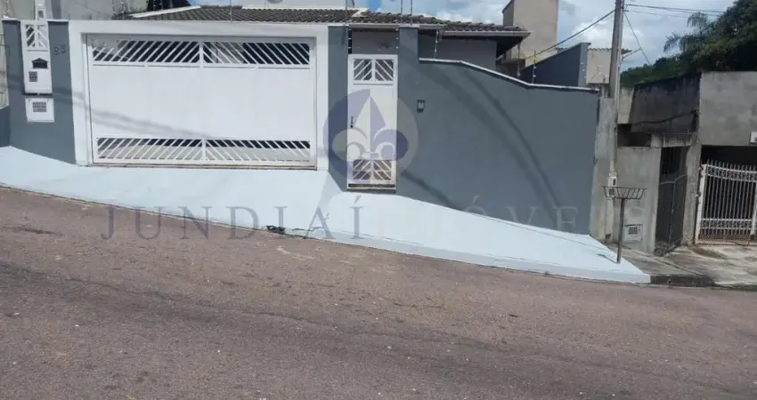 CASA À VENDA NO RESIDENCIAL PARACATU EM JUNDIAÍ - A/C 123 m² - TE 260 m² - mobiliada, 03 dormitórios (01 suíte) piscina, área gourmet, 04 vagas.