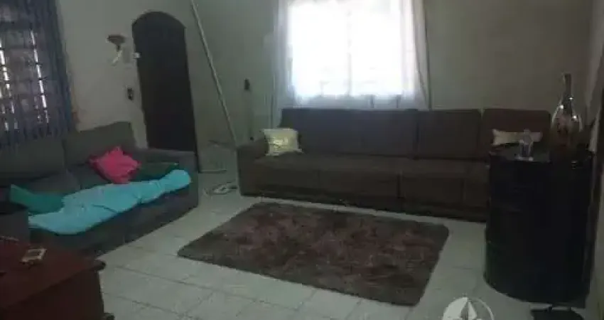 CHÁCARA Á VENDA NO SANTA MARTHA EM VÁRZEA PAULISTA, 5.846 m² A/T e 310 m² de A/C, murada, gramada, casa sede com 03 dormitórios, casa de caseiro.